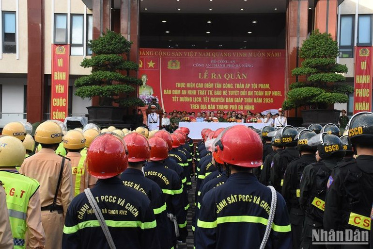 Công an thành phố Đà Nẵng tổng ra quân toàn lực lượng sáng ngày 15/12.
