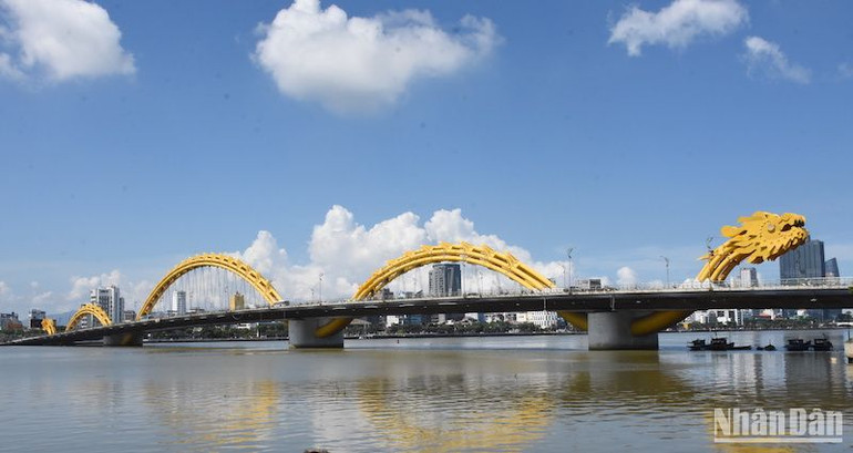 Cầu Rồng - biểu tượng mới cho sự phát triển của thành phố Đà Nẵng.