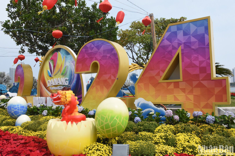 Phối cảnh cụm chi tiết "Rồng du xuân" ở quảng trường phía bắc đầu cầu Rồng. (Ảnh: ANH ĐÀO) Phối cảnh cụm chi tiết "Rồng du xuân" ở quảng trường phía bắc đầu cầu Rồng. (Ảnh: ANH ĐÀO)