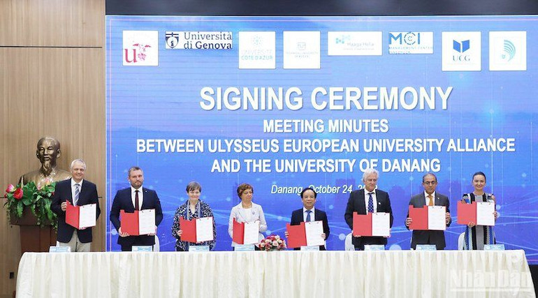 Các bên ký kết hợp tác. Ảnh ANH ĐÀO Các bên ký kết hợp tác. Ảnh ANH ĐÀO