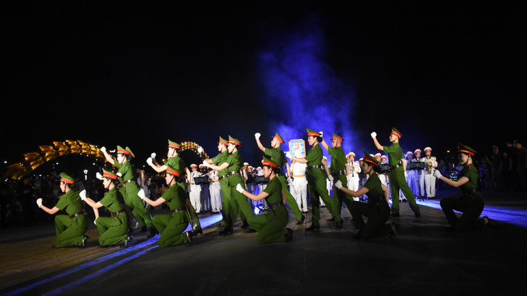 Các tiết mục biểu diễn của các cán bộ, chiến sĩ Đoàn Nghi lễ diễn ra trong trọng, ý nghĩa