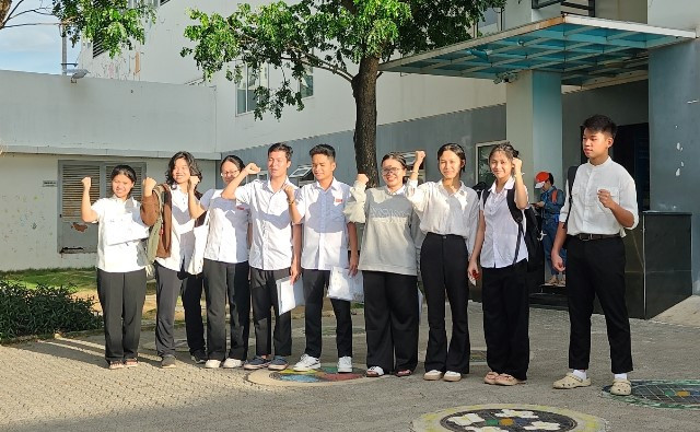 9 thí sinh là những học sinh mồ côi cha mẹ sau đại dịch Covid-19 hiện đang học tại Trường nội trú Hy vọng (TP Đà Nẵng) tự tin bước vào Kỳ thi tốt nghiệp THPT năm 2024.