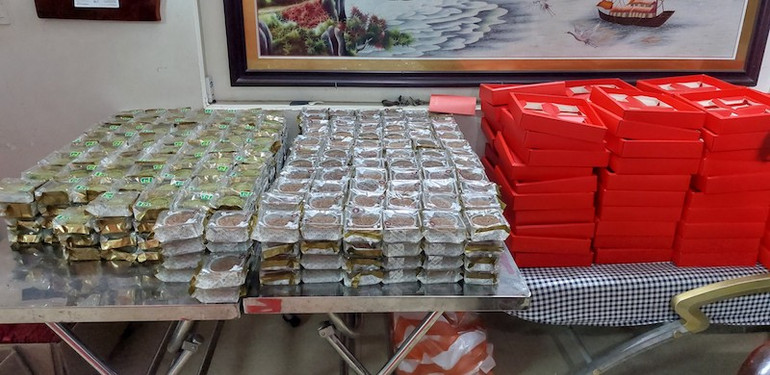 Số bánh trung thu bị thu giữ trước khi "tuồn" ra thị trường. Ảnh V.Đ Số bánh trung thu bị thu giữ trước khi "tuồn" ra thị trường. Ảnh V.Đ