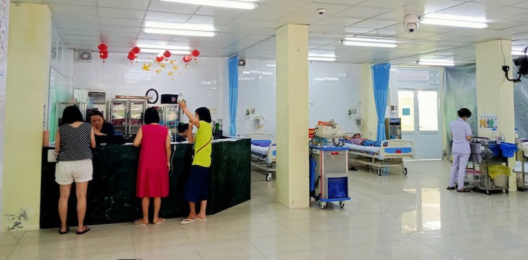 Đoàn khách nghi ngộ độc thực phẩm nhập viện cấp cứu sáng 26/6 tại Bệnh viện 199. (Ảnh: Bệnh viện cung cấp) Đoàn khách nghi ngộ độc thực phẩm nhập viện cấp cứu sáng 26/6 tại Bệnh viện 199. (Ảnh: Bệnh viện cung cấp)