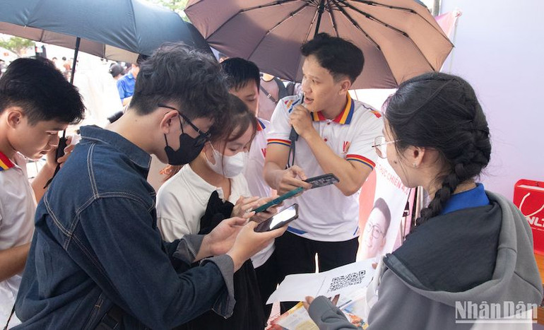 Sinh viên Đà Nẵng có nhiều cơ hội việc làm tại chương trình. (Ảnh ANH ĐÀO)