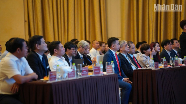 Diễn đàn với sự tham gia đội ngũ chuyên gia, diễn giả uy tín hàng đầu Việt Nam, với kiến thức chuyên sâu và kinh nghiệm thực tiễn phong phú. (Ảnh: ANH ĐÀO) Diễn đàn với sự tham gia đội ngũ chuyên gia, diễn giả uy tín hàng đầu Việt Nam, với kiến thức chuyên sâu và kinh nghiệm thực tiễn phong phú. (Ảnh: ANH ĐÀO)