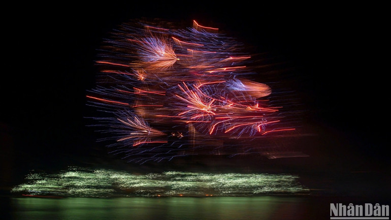 Tác phẩm Đàn chim Việt. (Ảnh: ÔNG VĂN SINH) Tác phẩm Đàn chim Việt. (Ảnh: ÔNG VĂN SINH)