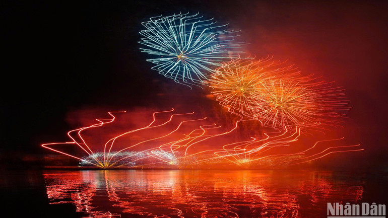 Tác phẩm Cầu Rồng. (Ảnh: ÔNG VĂN SINH) Tác phẩm Cầu Rồng. (Ảnh: ÔNG VĂN SINH)