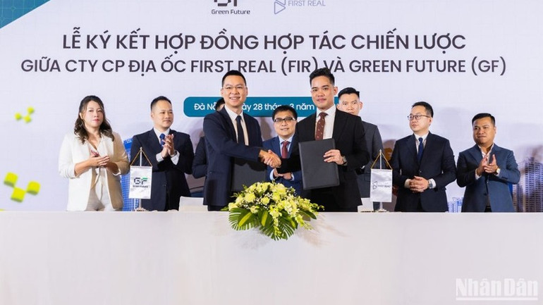 Công ty Cổ phần Địa ốc First Real thuê 1.000 ô tô điện VinFast để phát triển mô hình du lịch xanh tại thành phố Đà Nẵng. (Ảnh: ANH ĐÀO)