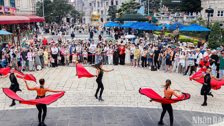 Bà Nà Hill là điểm đến được nhiều người dân, du khách lựa chọn khi đến Đà Nẵng. (Ảnh: ANH ĐÀO)