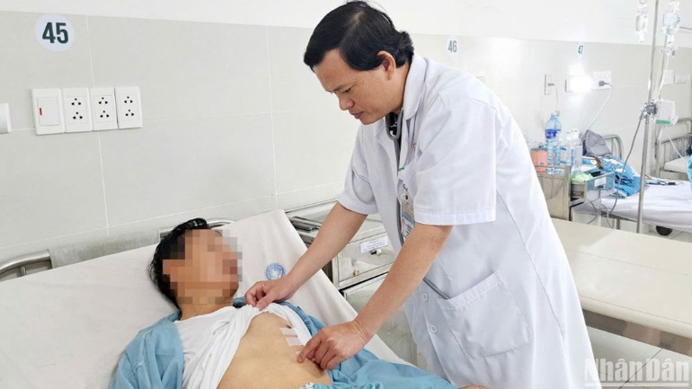 Sau phẫu thuật hiện sức khỏe bệnh nhân đã ổn định. (Ảnh: ANH ĐÀO) Sau phẫu thuật hiện sức khỏe bệnh nhân đã ổn định. (Ảnh: ANH ĐÀO)