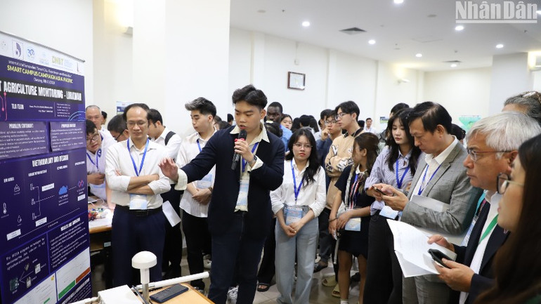 Cuộc thi Smart Campus châu Á-Thái Bình Dương năm 2024 đã tạo sân chơi bổ ích, thiết thực thu hút sự tham gia trải nghiệm của sinh viên Việt Nam và quốc tế. (Ảnh: ANH ĐÀO) Cuộc thi Smart Campus châu Á-Thái Bình Dương năm 2024 đã tạo sân chơi bổ ích, thiết thực thu hút sự tham gia trải nghiệm của sinh viên Việt Nam và quốc tế. (Ảnh: ANH ĐÀO)