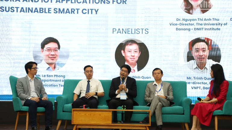 Các diễn giả, khách mời tham gia Hội thảo Thành phố thông minh: Trải nghiệm và Sáng tạo (ISSCEI-2024). (Ảnh: ANH ĐÀO) Các diễn giả, khách mời tham gia Hội thảo Thành phố thông minh: Trải nghiệm và Sáng tạo (ISSCEI-2024). (Ảnh: ANH ĐÀO)
