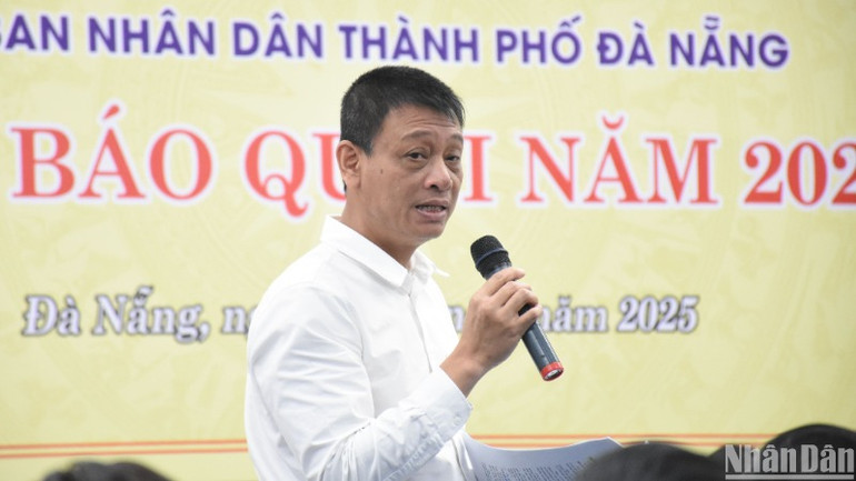 Ông Nguyễn Hà Nam, Giám đốc Sở Xây dựng Đà Nẵng trả lời về việc Đà Nẵng có tiếp tục thực hiện dự án lấn biển làm khu thương mại tự do hay không khi sau sáp nhập tỉnh giữa Đà Nẵng, Quảng Nam, dư địa về không gian phát triển mới đã rộng hơn. (Ảnh: ANH ĐÀO)