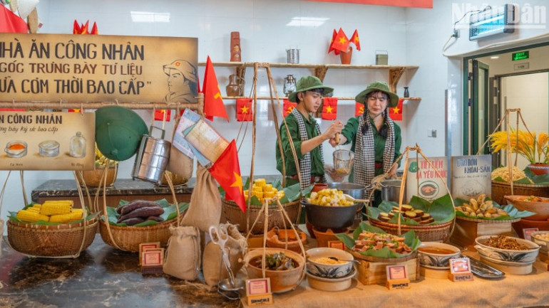 Không gian ẩm thực độc đáo tại Khu du lịch Sun World Bà Nà Hills. (Ảnh: ANH ĐÀO) Không gian ẩm thực độc đáo tại Khu du lịch Sun World Bà Nà Hills. (Ảnh: ANH ĐÀO)