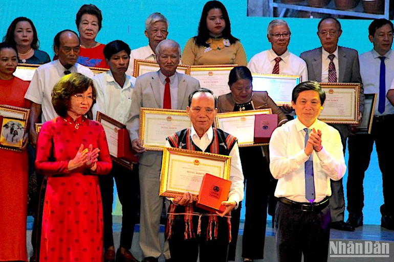 Các gia đình văn hóa tiêu biểu toàn thành phố Đà Nẵng được tuyên dương. (ẢNH ANH ĐÀO)