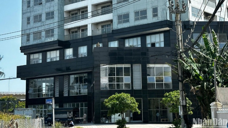 Đà Nẵng tạm dừng hoạt động tòa nhà Blooming Towers Đà Nẵng do chưa bảo đảm an toàn về cháy nổ. (Ảnh: ANH ĐÀO)