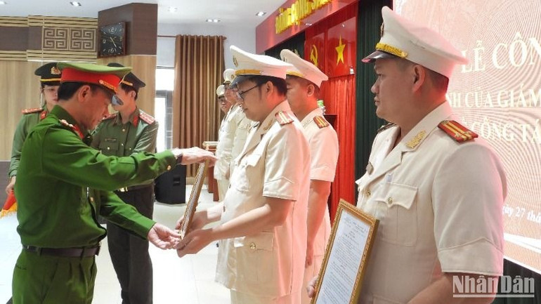 Trong hai ngày 27, 28/2 Công an thành phố Đà Nẵng hoàn tất công tác bố trí, sắp xếp cán bộ sau khi giải thể 7 công an quận, huyện. (Ảnh: ANH ĐÀO)