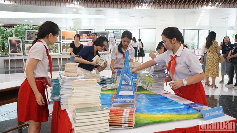 Học sinh Đà Nẵng đến với Ngày hội Văn hoá đọc. (Ảnh: ANH ĐÀO) Học sinh Đà Nẵng đến với Ngày hội Văn hoá đọc. (Ảnh: ANH ĐÀO)