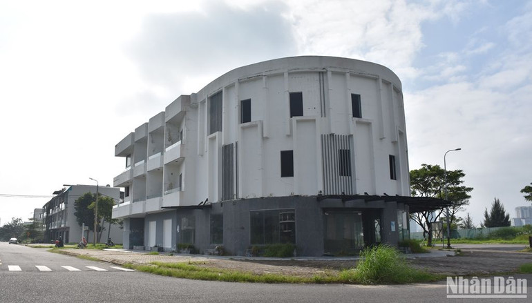 Các block shophouse hiện không có giao dịch và đứng bánh. (Ảnh: ANH ĐÀO)