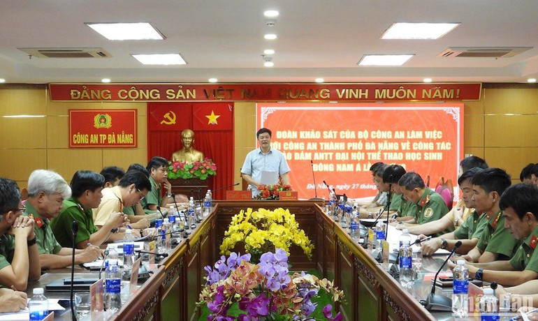 Đoàn công tác của Bộ Công an làm việc với Công an TP Đà Nẵng về công chuẩn bị chu đáo cho Đại hội Thể thao học sinh Đông Nam Á diễn ra tại Đà Nẵng. (Ảnh: A.Đ)