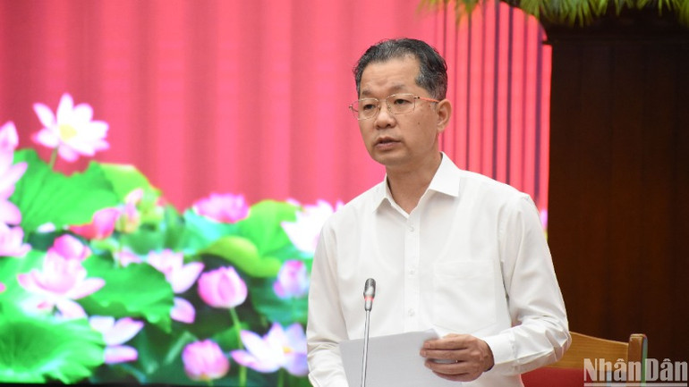 Đồng chí Nguyễn Văn Quảng, Ủy viên Trung ương Đảng, Bí thư Thành ủy, Trưởng Đoàn đại biểu Quốc hội đơn vị thành phố, Trưởng Ban Chỉ đạo phát biểu kết luận cuộc họp. (Ảnh: ANH ĐÀO)