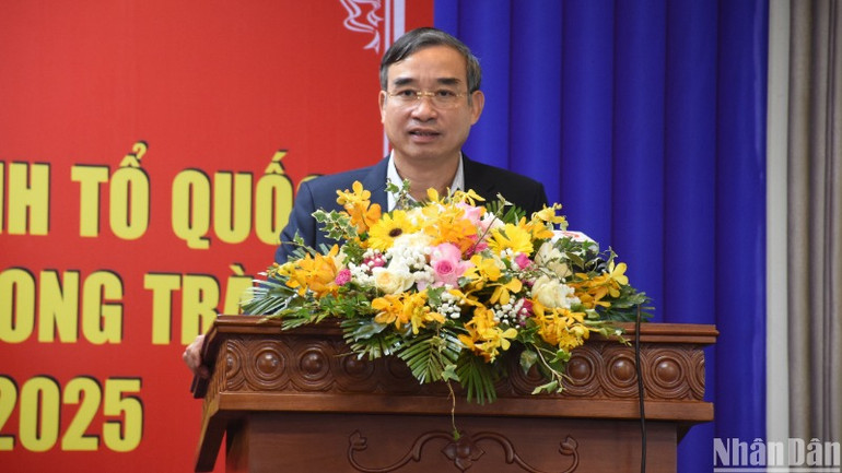 Phó Bí thư Thành uỷ, Chủ tịch Ủy ban nhân dân thành phố Đà Nẵng Lê Trung Chinh phát biểu tại hội nghị. (Ảnh: ANH ĐÀO)