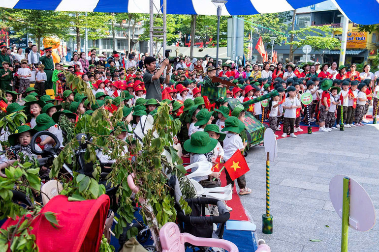 Đây là lần thứ 4 Trường mầm non Ngọc Lan tổ chức chương trình với sự đồng hành, ủng hộ và tham gia của phụ huynh học sinh, giáo viên và học sinh toàn trường. (Ảnh: ANH ĐÀO)