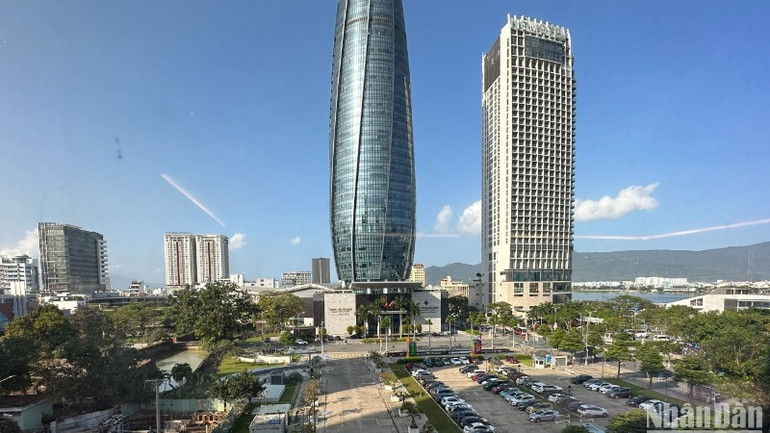 Từ ngày 1/1/2025, thành phố Đà Nẵng có 8 đơn vị hành chính cấp huyện, gồm 6 quận và 2 huyện; 47 đơn vị hành chính cấp xã, gồm 36 phường và 11 xã. (Ảnh: ANH ĐÀO) Từ ngày 1/1/2025, thành phố Đà Nẵng có 8 đơn vị hành chính cấp huyện, gồm 6 quận và 2 huyện; 47 đơn vị hành chính cấp xã, gồm 36 phường và 11 xã. (Ảnh: ANH ĐÀO)