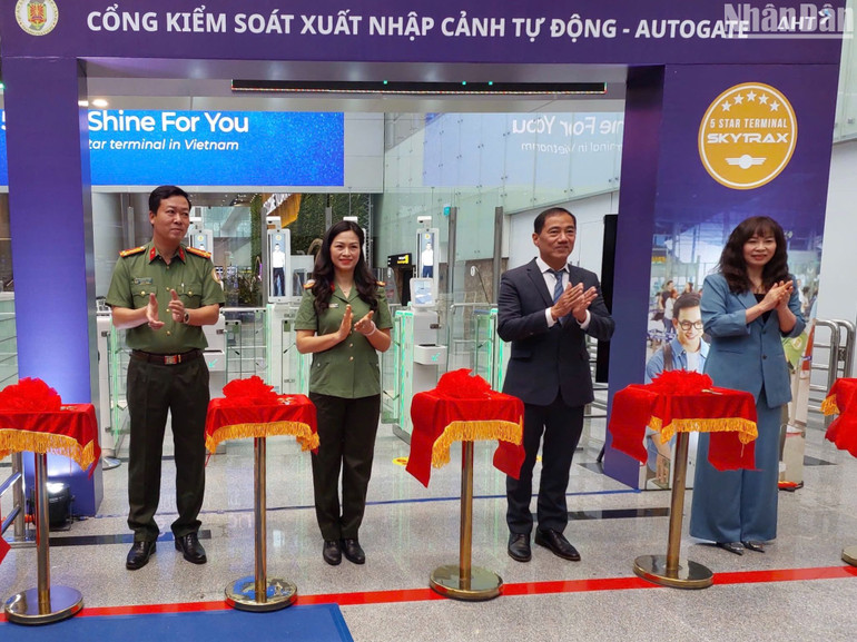 Sân bay quốc tế Đà Nẵng đưa vào vận hành Cổng kiểm soát xuất nhập cảnh tự động sáng ngày 20/3. (Ảnh: ANH ĐÀO)