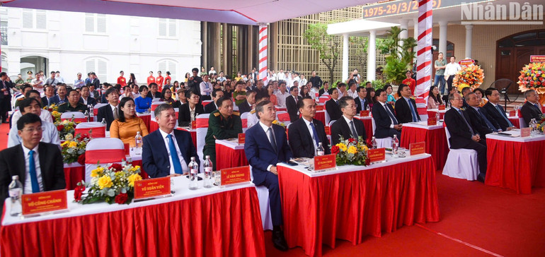 Các đại biểu tham dự Lễ khánh thành Bảo tàng Đà Nẵng và Xây dựng tượng đài Bác Hồ tại thư viện Khoa học Tổng hợp. (Ảnh: ANH ĐÀO)