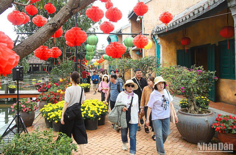 Trong tháng 3 này, Sun World Ba Na Hills giảm giá vé tới 40% dành riêng cho người dân Quảng Nam-Đà Nẵng. (Ảnh: ANH ĐÀO)