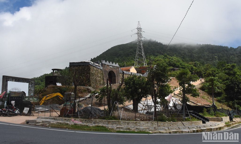 Di tích quốc gia Hải Vân quan hiện đang được trùng tu. (Ảnh: ANH ĐÀO) Di tích quốc gia Hải Vân quan hiện đang được trùng tu. (Ảnh: ANH ĐÀO)