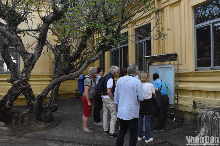 Bảo tàng điêu khắc Chăm Đà Nẵng hiện nằm trong top bảo tàng hạng nhất, trước thời điểm dịch bệnh Covid-19, mỗi năm thu hút hơn 200.000 lượt khách đến tham quan, chiêm ngưỡng, với hơn 90% trong số đó là du khách quốc tế. (Ảnh ANH ĐÀO)