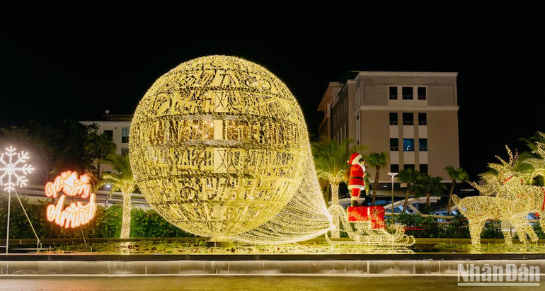 Hình ảnh chào đón Giáng sinh tại Nhà ga Quốc tế Đà Nẵng.