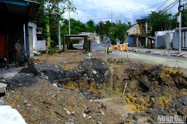Chủ đầu tư dự án đang phối hợp xã để đối thoại với dân với phương châm đoạn nào dân giải phóng mặt bằng sẽ thi công ngay. Một số hộ dân đã đồng ý bàn giao mặt bằng nhưng chưa tháo dỡ nhà, nên chưa thể thi công.