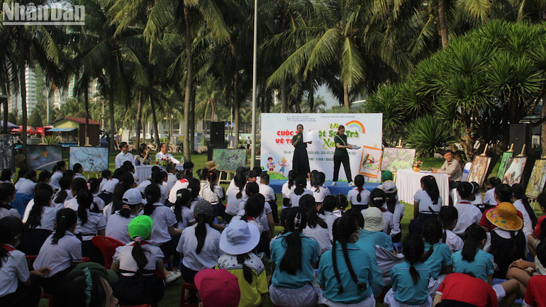 200 em học sinh bậc tiểu học tại Đà Nẵng tham gia Cuộc thi vẽ tranh Vì một Sơn Trà xanh lần thứ 1