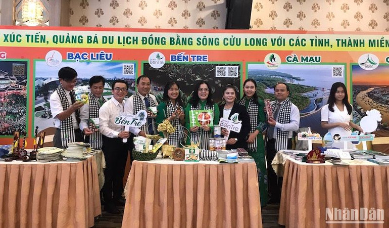 Các địa phương quảng bá sản phẩm du lịch tại hội nghị. (Ảnh ANH ĐÀO)