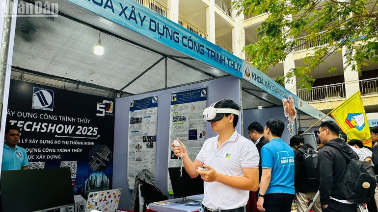 Trải nghiệm thực tế ứng dụng tại BKDN Techshow. (Ảnh: ANH ĐÀO)