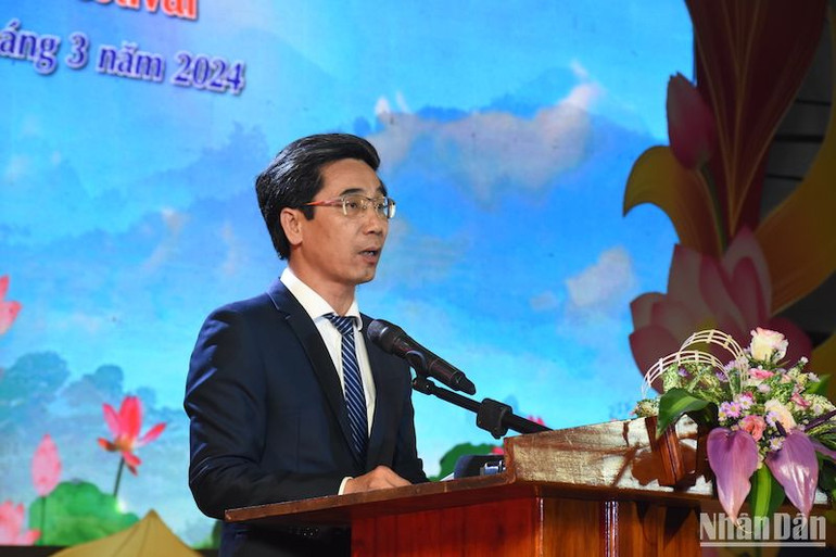 Phó Chủ tịch Ủy ban nhân dân thành phố Đà Nẵng Trần Chí Cường phát biểu khai mạc lễ hội. (Ảnh: ANH ĐÀO)