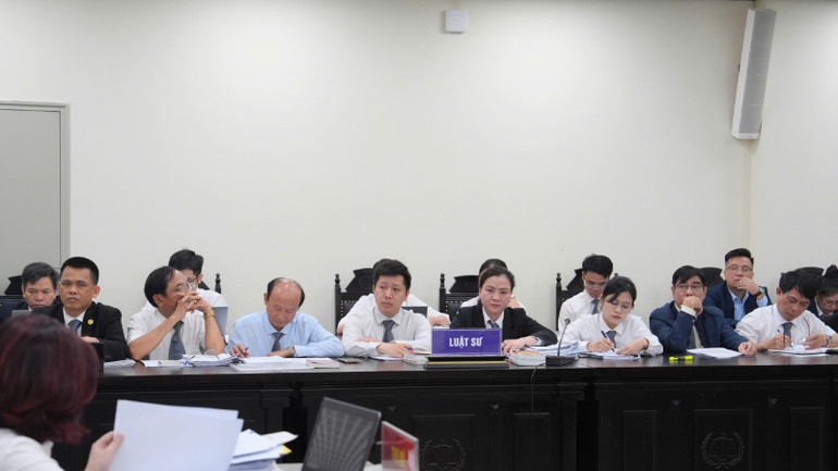 Các luật sư tham gia phiên tòa.