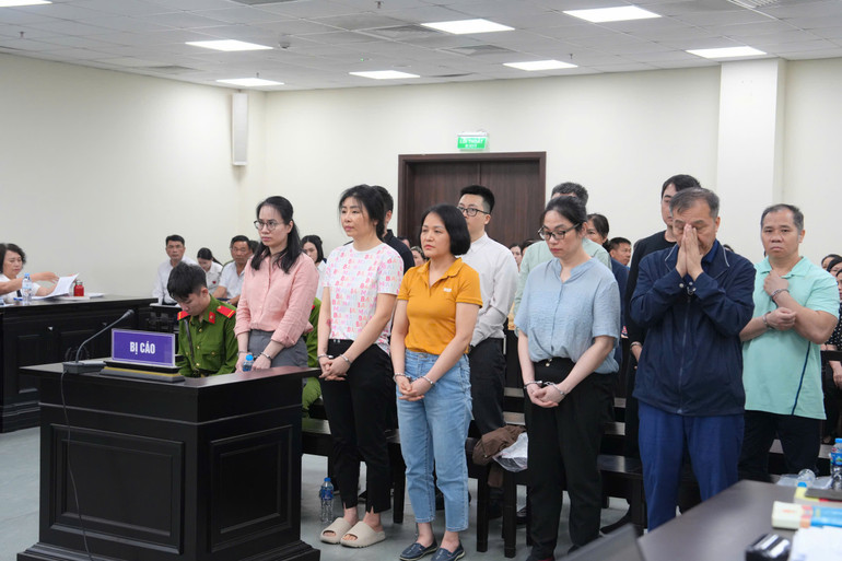 Các bị cáo tại phiên tòa.