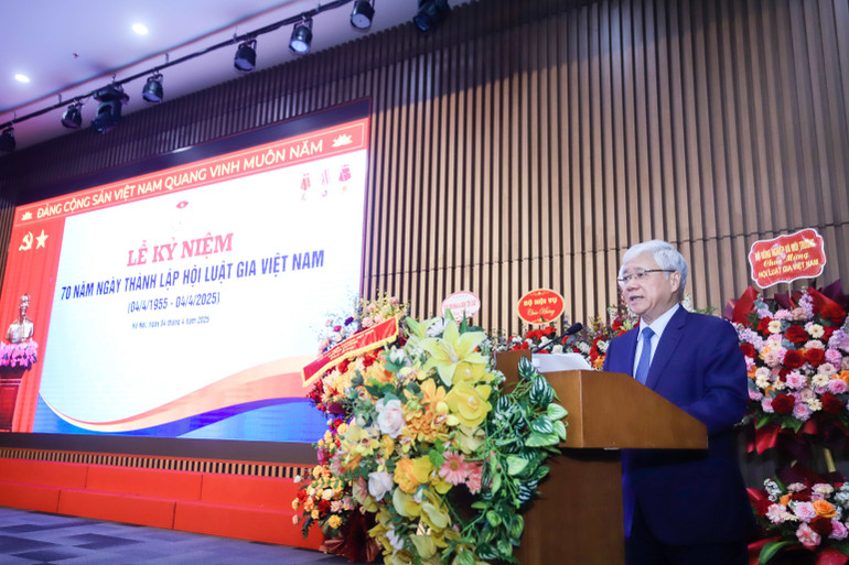 Đồng chí Đỗ Văn Chiến phát biểu tại buổi lễ.