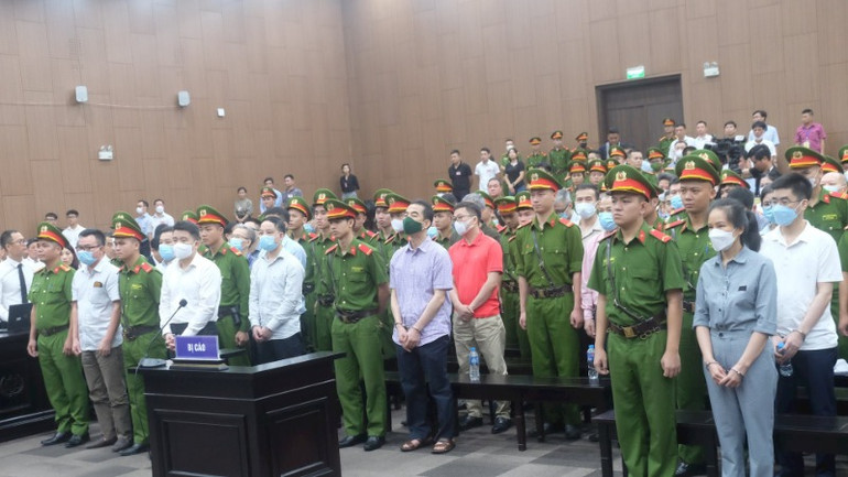 Phiên xử các bị cáo vụ án "chuyến bay giải cứu". Phiên xử các bị cáo vụ án "chuyến bay giải cứu".