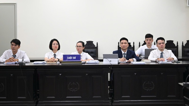 Luật sư tham gia tại phiên tòa.