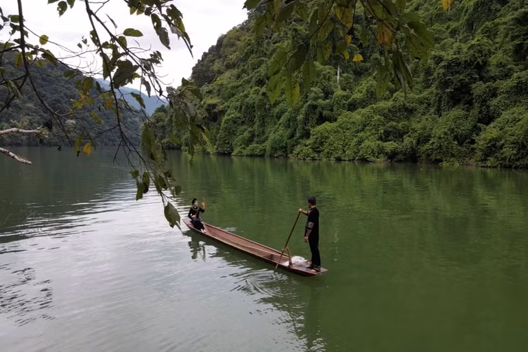 Một góc thắng cảnh hồ Ba Bể. (Ảnh: TUẤN SƠN)