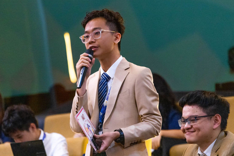 Các đại biểu có cơ hội đặc biệt để nêu lên ý kiến về các vấn đề của thế giới, trở nên trách nhiệm hơn và qua đó thay đổi thế giới.