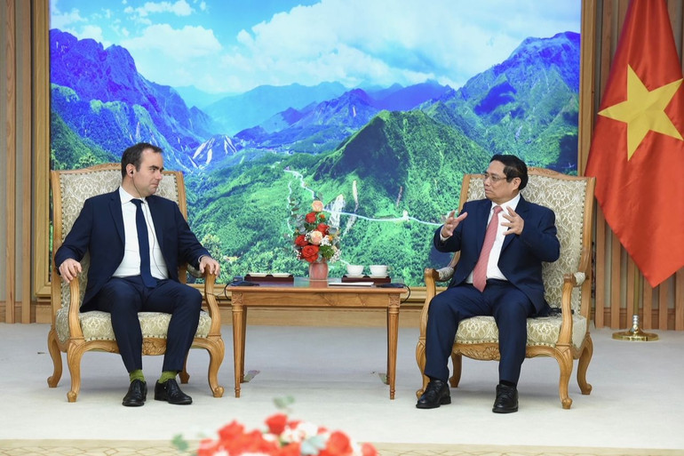 Thủ tướng Phạm Minh Chính tiếp Bộ trưởng Quân đội Cộng hòa Pháp Sébastien Lecornu. Thủ tướng Phạm Minh Chính tiếp Bộ trưởng Quân đội Cộng hòa Pháp Sébastien Lecornu.