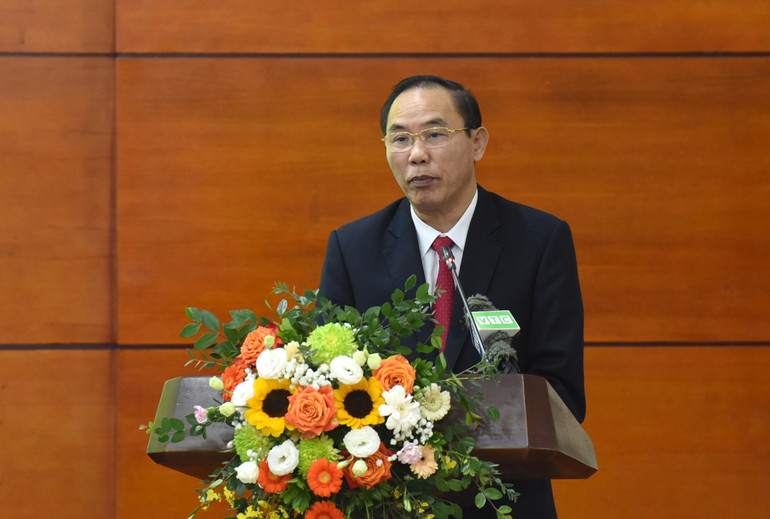 Thứ trưởng Nông nghiệp và Phát triển Nông thôn phát biểu ý kiến.