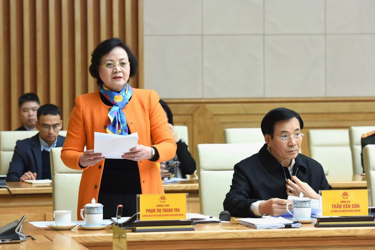 Đồng chí Phạm Thị Thanh Trà trình bày báo cáo kết quả thực hiện nhiệm vụ công tác năm 2023 và phương hướng nhiệm vụ năm 2024 của Hội đồng. Đồng chí Phạm Thị Thanh Trà trình bày báo cáo kết quả thực hiện nhiệm vụ công tác năm 2023 và phương hướng nhiệm vụ năm 2024 của Hội đồng.